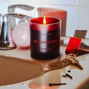 Free People Brooklyn Baby Noir Candle +
NON GENDER SPECIFIC 
NIBX